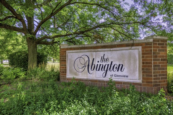 Sign for The Abington of Glenview with greenery