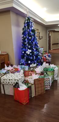 Holiday decorations with a Christmas tree and gifts