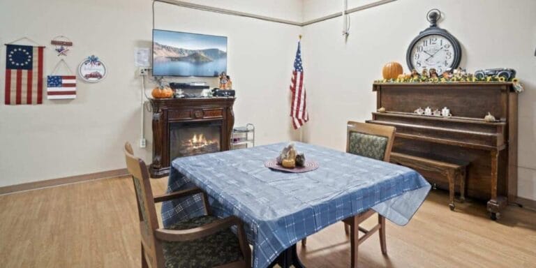 Cozy common area with decorations and a piano