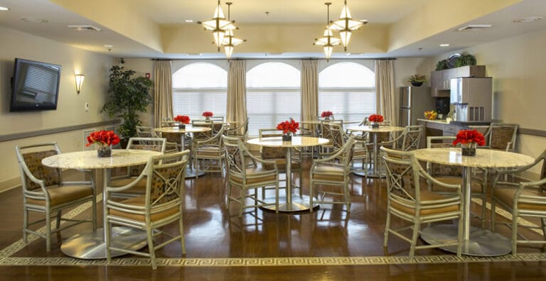 Bright dining area with tables and flowers