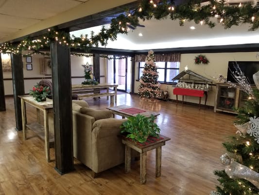 Decorated common area with Christmas tree and seating