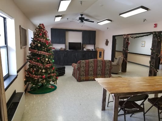 Cozy common area decorated for the holidays