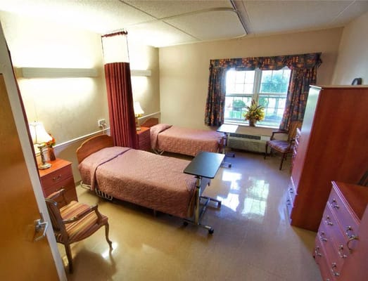 Twin beds in a bright resident room