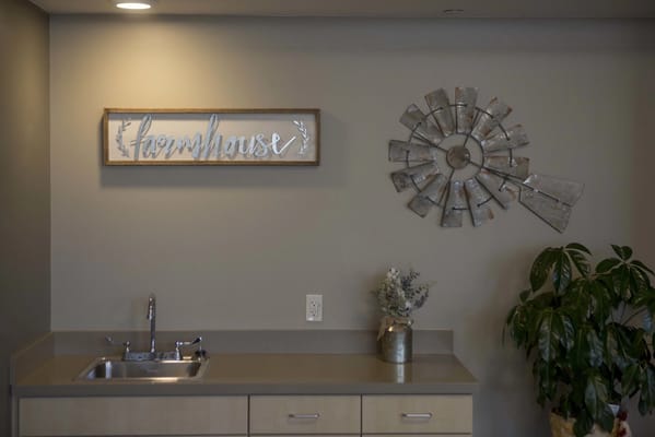 Cozy interior decor featuring farmhouse elements