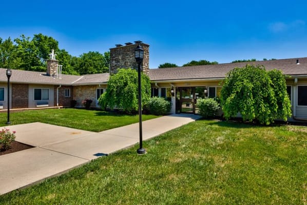 Exterior view of Rehab of Kansas City South facility entrance