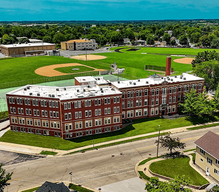 Aerial view of Autumn Oaks building and surrounding outdoor space