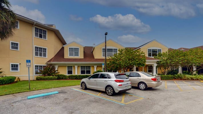 Exterior view of Aventura Bay Place with parked cars