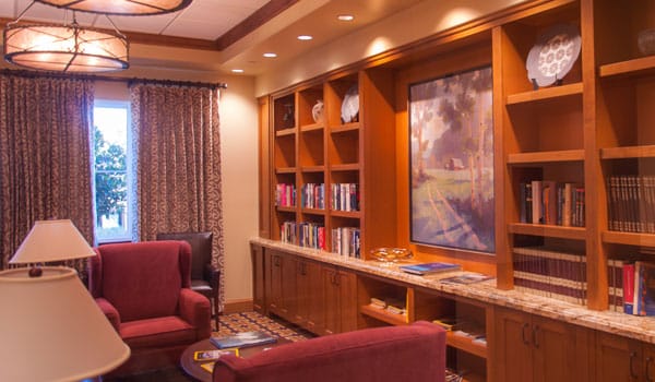 Cozy common area with bookshelves and seating