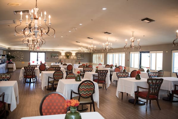Dining room with tables and elegant chandeliers