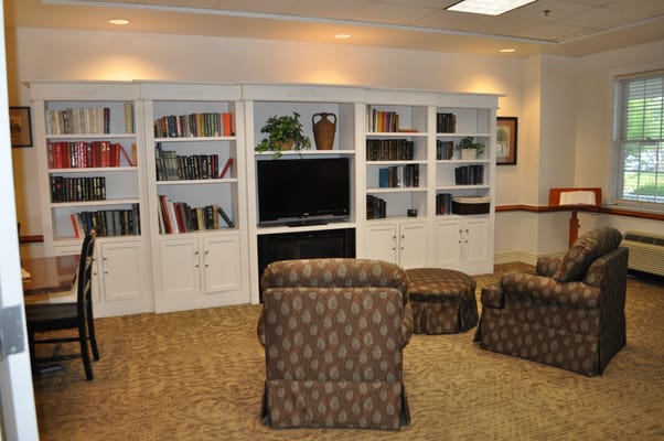 Cozy common area with bookshelf and seating