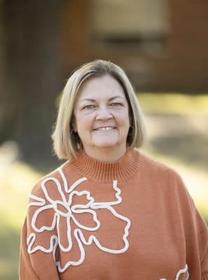 Portrait of a smiling woman outdoors.