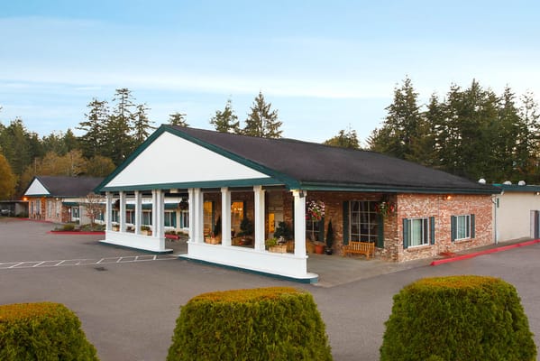 Exterior view of Life Care Center of Coos Bay building