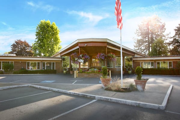 Front entrance of Life Care Center of McMinnville