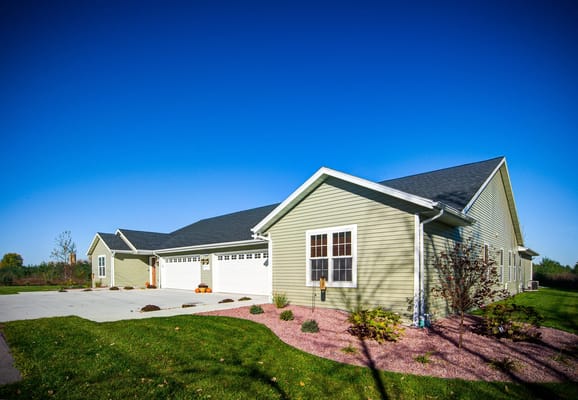 Exterior view of the Manor of Fond Du Lac building