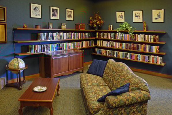 Cozy common area with bookshelves and seating