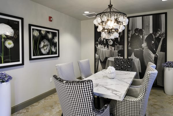 Elegant dining area with black and white décor