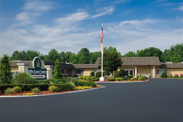 Exterior view of Life Care Center of Tullahoma with landscaping