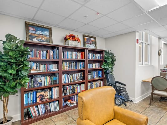 Cozy common area with a bookshelf and seating