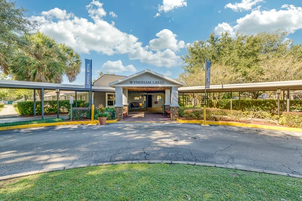 Front entrance of Wyndham Lakes Jacksonville