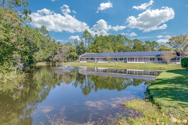 The exterior of Wyndham Lakes Jacksonville near a pond