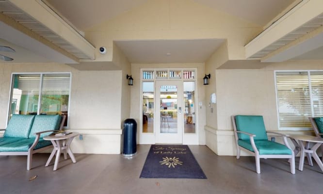 Front entrance of The Springs of Lady Lake facility