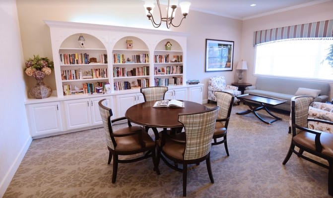 Cozy common area with bookshelves and seating