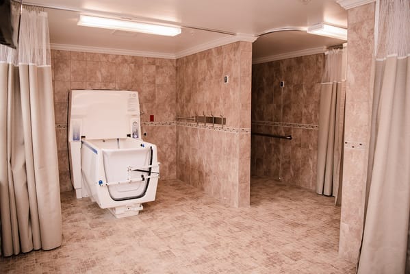 Accessible bathing room with safety features