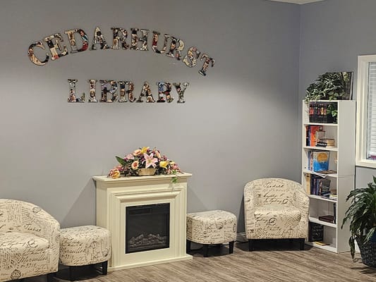 Cozy seating area in the Cedarhurst library