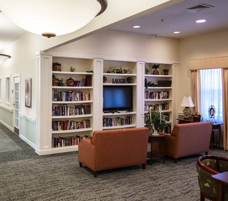 Cozy common area with bookshelves and seating