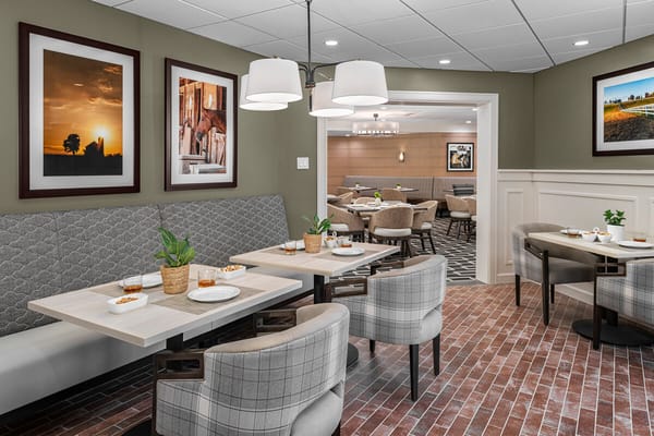 Dining space with tables and seating in a warm atmosphere