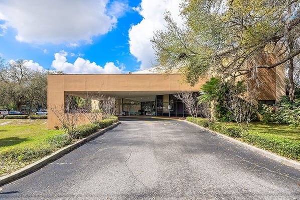 Exterior view of Oak Haven Rehabilitation and Healthcare Center