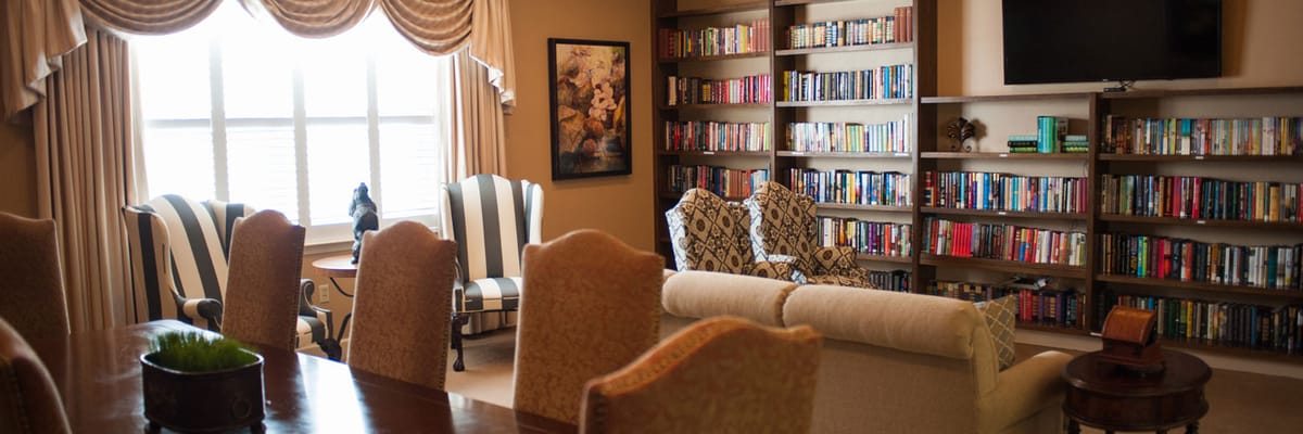 Common area with bookshelves and comfortable seating