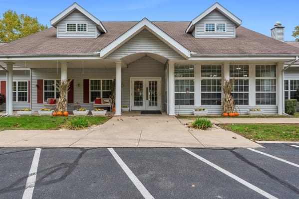 Exterior view of LakeHouse Three Rivers with entrance
