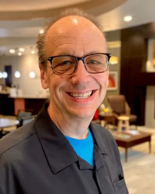 Towerlight On Wooddale Avenue