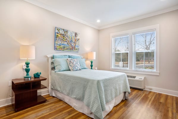 Well-furnished private resident bedroom