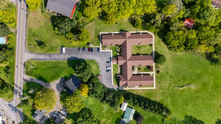 Aerial view of Clinton Crest Manor and surrounding grounds
