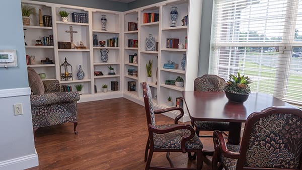 Cozy common area with bookshelves and seating