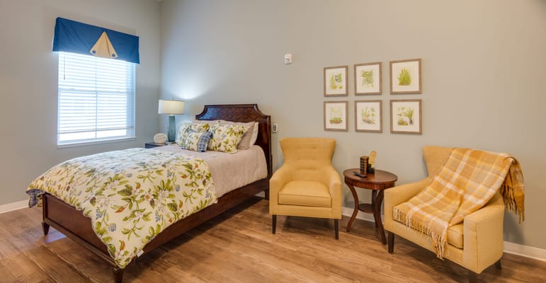 Cozy and well-decorated resident room