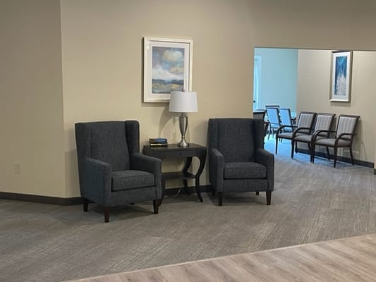 Seating arrangement in a lobby area