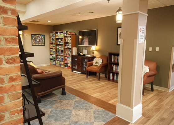 Common area with seating and bookshelves