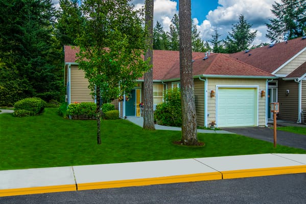 Exterior view of the Fountain Court Assisted Living building