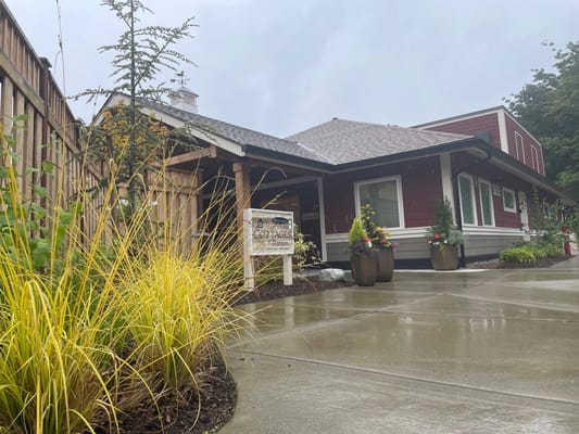 Exterior view of The Cottages of Renton building
