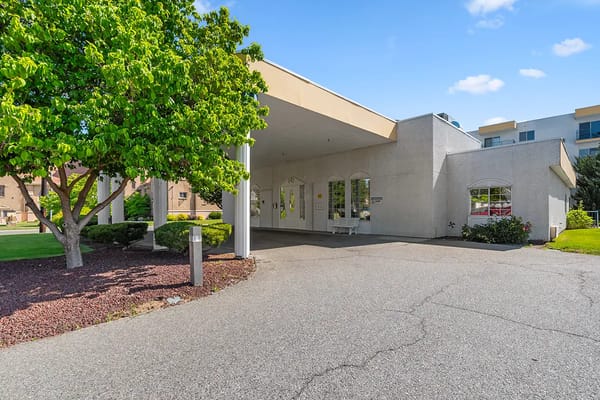 Exterior view of Colonial Vista Senior Living entrance
