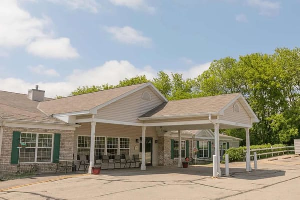 Exterior view of Stoughton Meadows Assisted Living facility