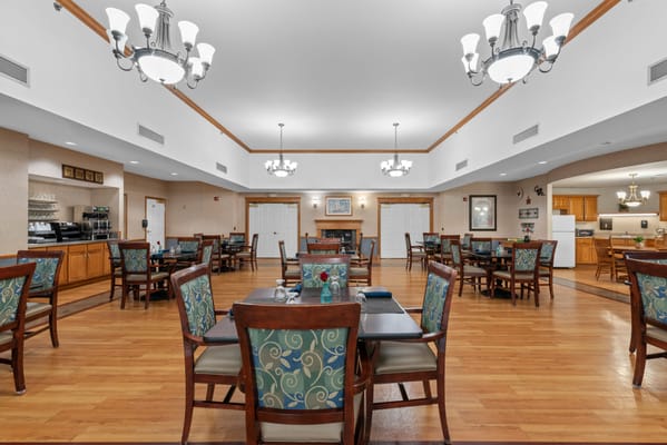 Dining room with tables and chandeliers