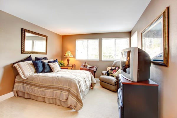 A cozy resident room with a bed and seating area