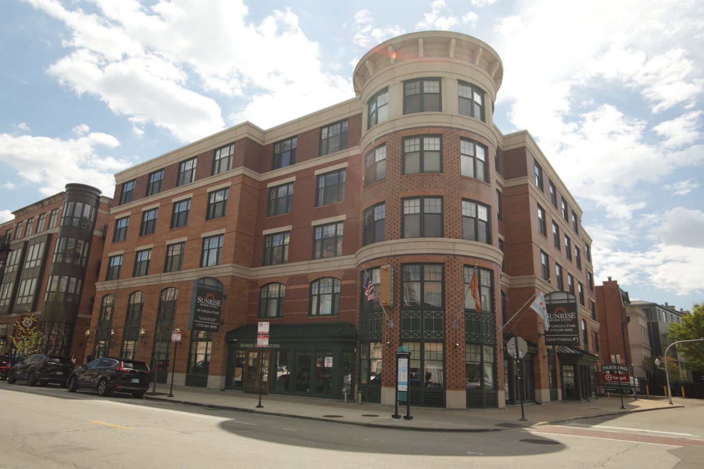 Exterior view of Sunrise of Lincoln Park facility