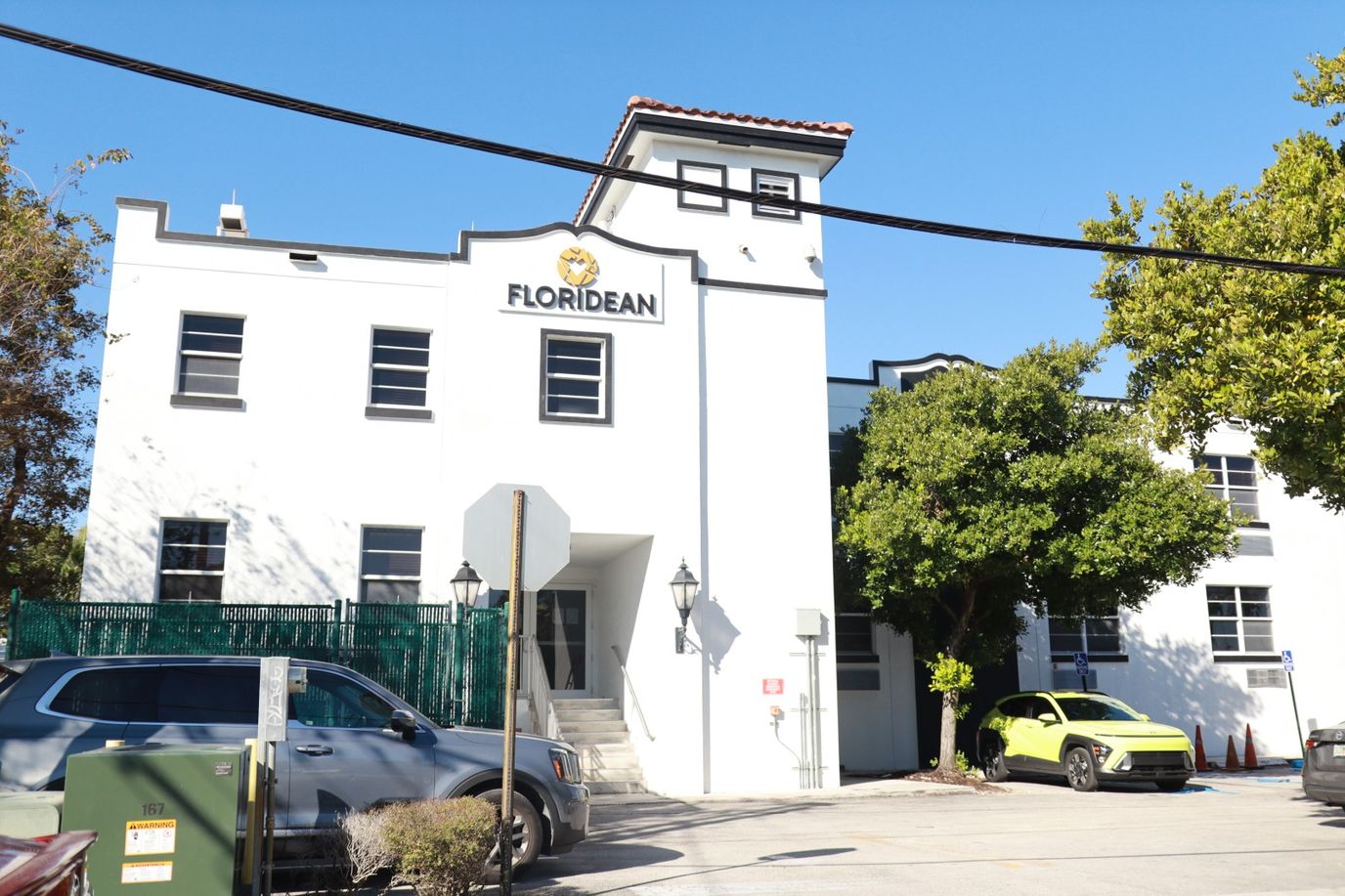 Exterior view of Floridean Nursing and Rehabilitation Center building
