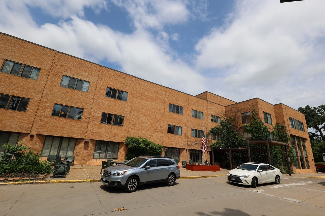 Exterior view of Jones-Harrison Senior Living building