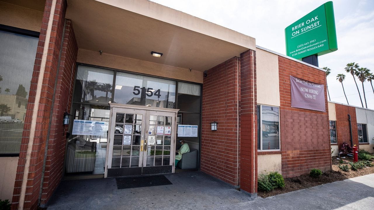 Entrance of Brier Oak on Sunset facility